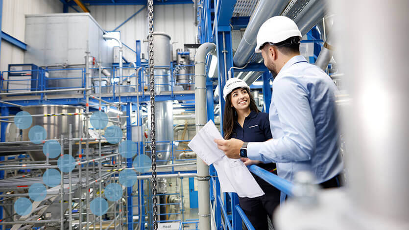 Berufserfahrene im industriellen Umfeld