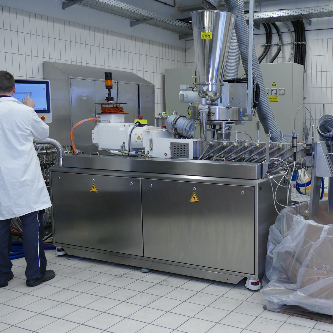 Neuer ZSK Food Extruder im Food Test Center am Coperion Standort in Stuttgart